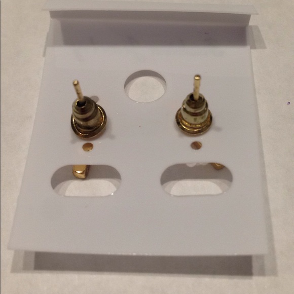 *SOLD* GOLD Cross Stud Earrings! - Picture 4 of 4